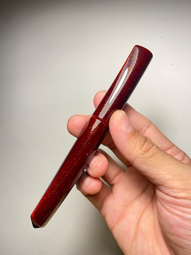 Penna stilografica fatta - , a