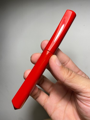 Penna stilografica fatta - , a